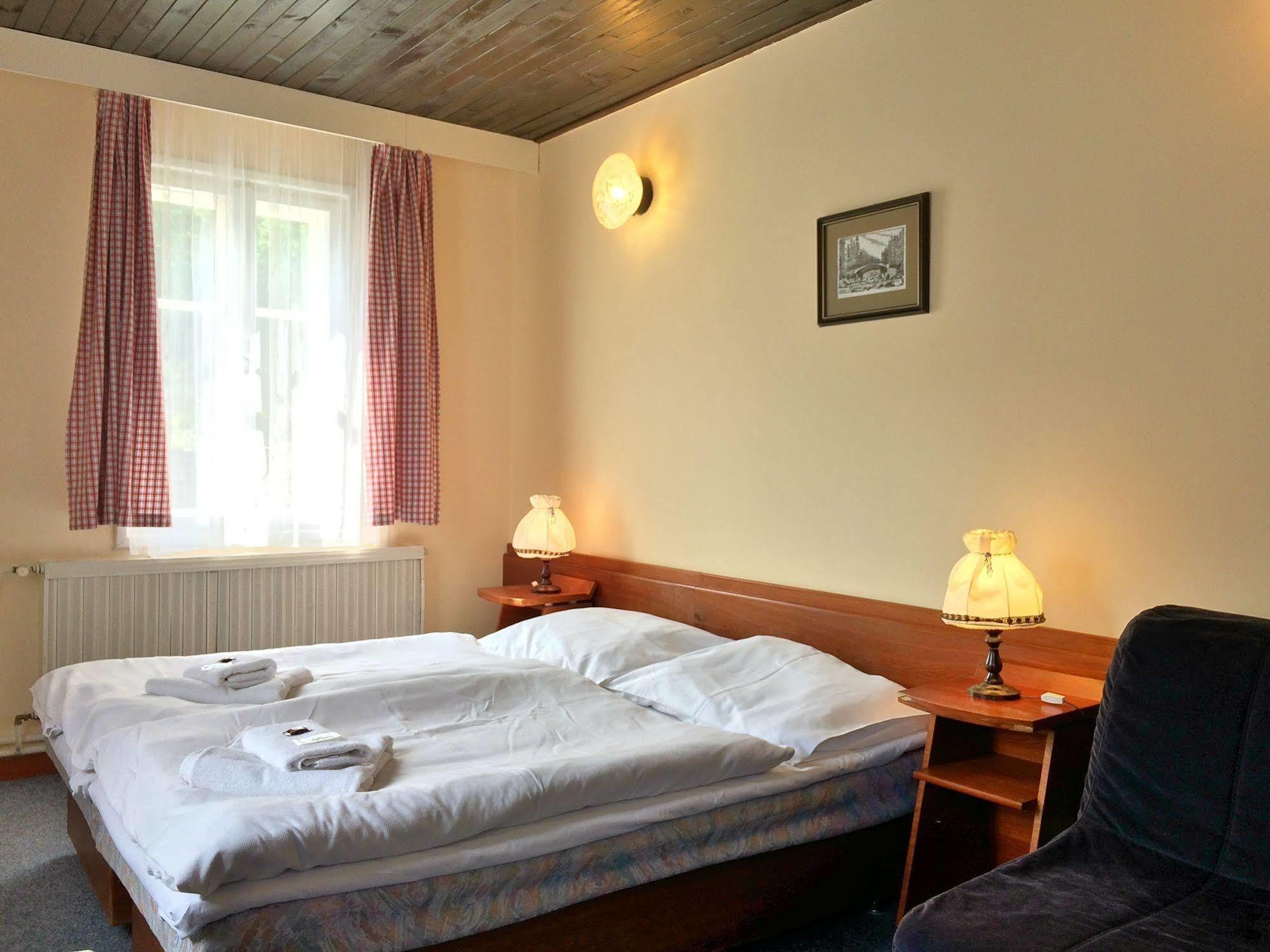 Lomnice Hotel & Restaurant Szpindlerowy Młyn Zewnętrze zdjęcie